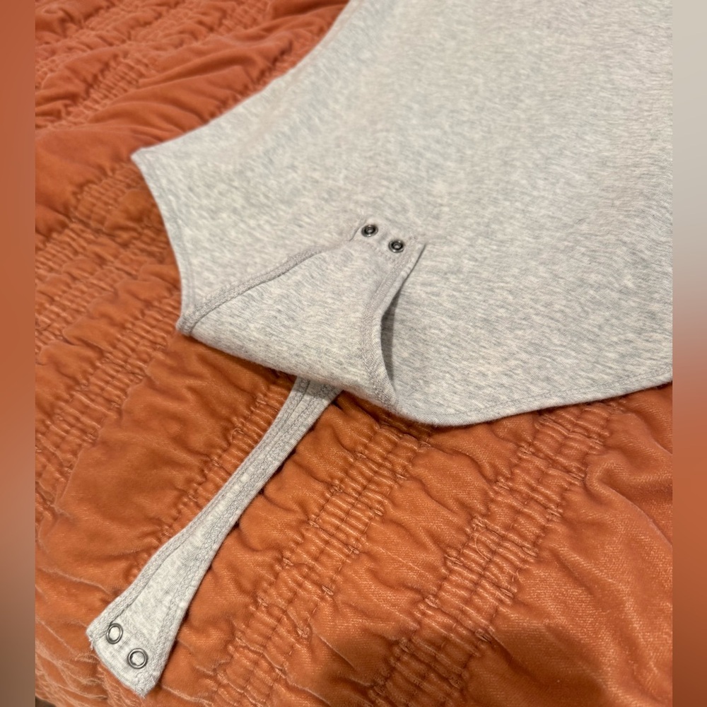A&F Short-Sleeve Cotton-Blend Seamless Fabric Crew Bodysuit - Grey - Medium - Picture 7 of 7